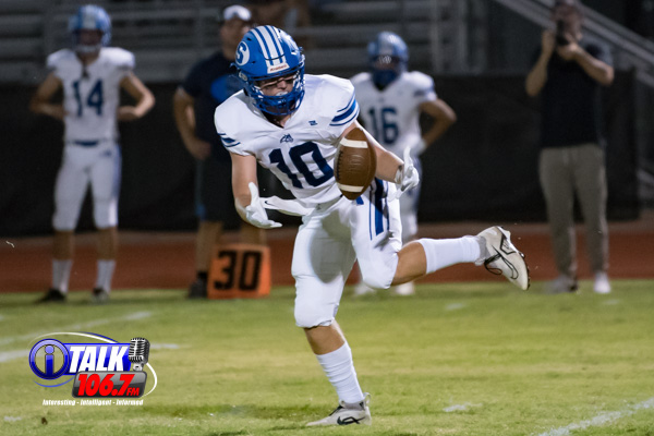 Senior Tight End Colton Tidwell #10 Juggles a pass during Snowflake's road loss to Cactus: PHOTO - iTalk 106.7 FM